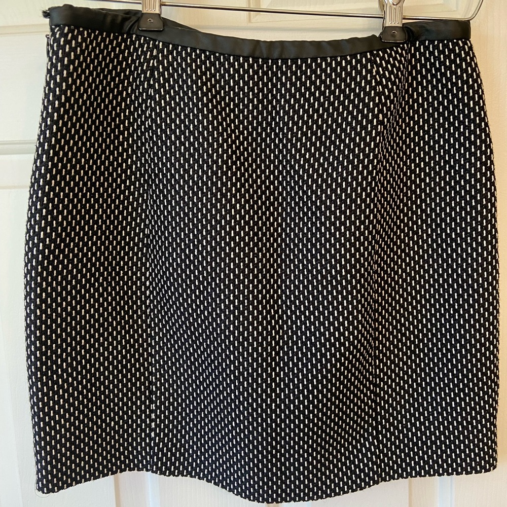 Paritzia Pepe Italian Designer Black and White Tweed Mini Skirt Sz 44 - Picture 9 of 13
